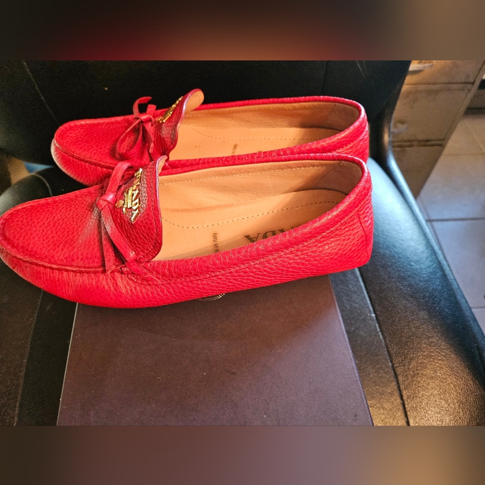 Prada Women High quality Saffiano Leather Logo Loafers - Picture 10 of 10